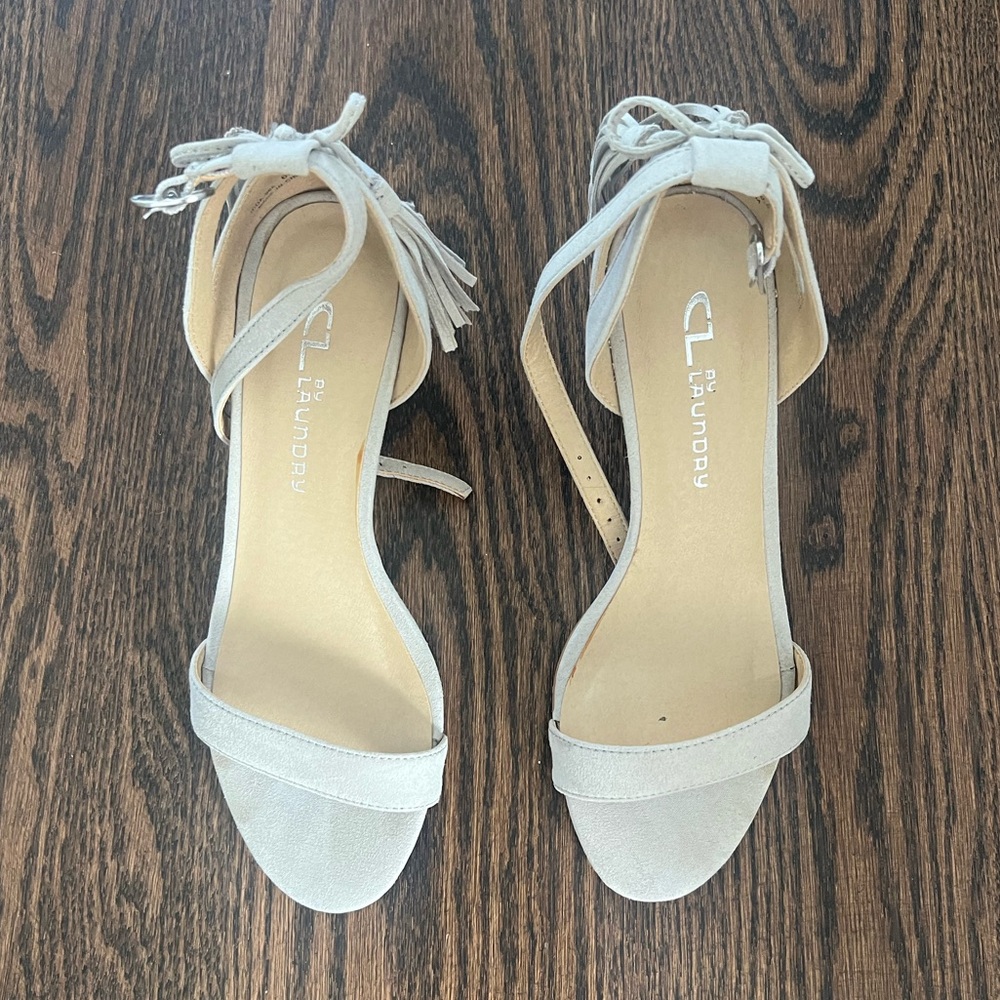 Chinese Laundry, size 6, block heels with tassels!